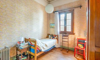 CASA -  VENTA - 5 AMB - COCHERA - JARDÍN - COGHLAN