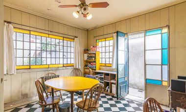 CASA -  VENTA - 5 AMB - COCHERA - JARDÍN - COGHLAN