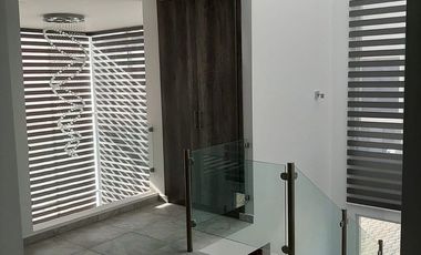 CASA EN RENTA EN ESQUINA LOMAS DE ANGELOPOLIS PUEBLA