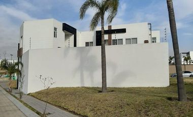 CASA EN RENTA EN ESQUINA LOMAS DE ANGELOPOLIS PUEBLA
