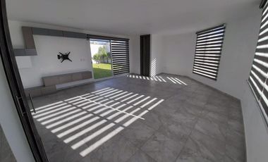 CASA EN RENTA EN ESQUINA LOMAS DE ANGELOPOLIS PUEBLA