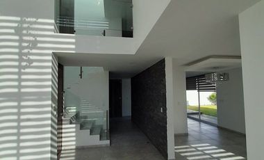 CASA EN RENTA EN ESQUINA LOMAS DE ANGELOPOLIS PUEBLA