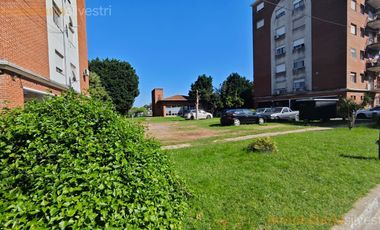Esquel 1399 Ezpeleta, Quilmes-Departamento de 3 dormitorios en VENTA