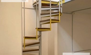 Depósito con entrepiso y doble ingreso – 100 m² – Villa Santa Rita