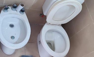 Depósito con entrepiso y doble ingreso – 100 m² – Villa Santa Rita