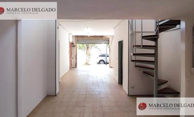 Depósito con entrepiso y doble ingreso – 100 m² – Villa Santa Rita