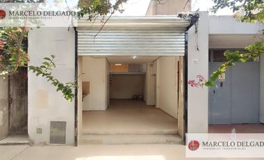 Depósito con entrepiso y doble ingreso – 100 m² – Villa Santa Rita