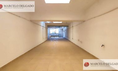 Depósito con entrepiso y doble ingreso – 100 m² – Villa Santa Rita