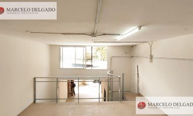 Depósito con entrepiso y doble ingreso – 100 m² – Villa Santa Rita