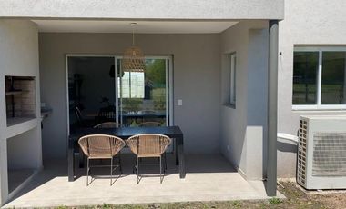Casa  en Venta 4 ambientes con Jardín en Decs Tortugas