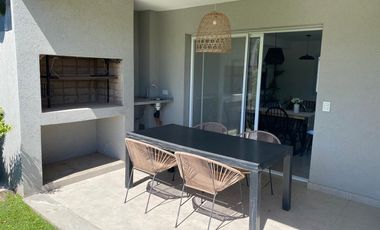 Casa  en Venta 4 ambientes con Jardín en Decs Tortugas