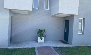 Casa  en Venta 4 ambientes con Jardín en Decs Tortugas