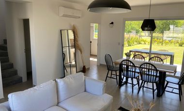 Casa  en Venta 4 ambientes con Jardín en Decs Tortugas