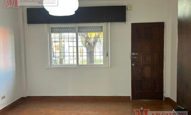 Casa de 4 ambientes en alquiler -Merlo