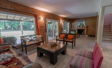 Venta casa de 4 dormitorios en  Bella Vista, Barrio Villa Victoria