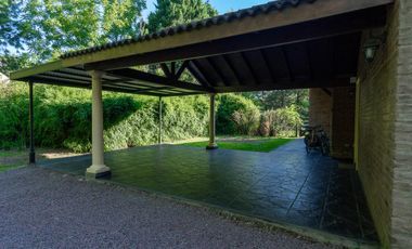 Venta casa de 4 dormitorios en  Bella Vista, Barrio Villa Victoria