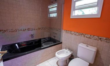 Venta casa de 4 dormitorios en  Bella Vista, Barrio Villa Victoria