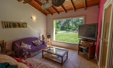 Venta casa de 4 dormitorios en  Bella Vista, Barrio Villa Victoria