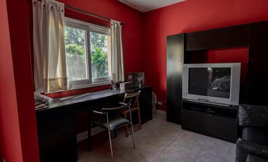 Venta casa de 4 dormitorios en  Bella Vista, Barrio Villa Victoria