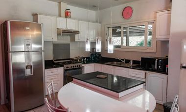 Venta casa de 4 dormitorios en  Bella Vista, Barrio Villa Victoria