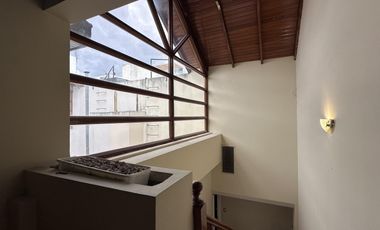 Imponente Casa en Villa Devoto en alquiler con 5 dormitorios - la mejor ubicación y seguridad