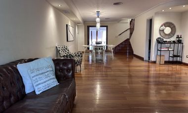 Imponente Casa en Villa Devoto en alquiler con 5 dormitorios - la mejor ubicación y seguridad