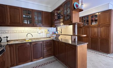 Imponente Casa en Villa Devoto en alquiler con 5 dormitorios - la mejor ubicación y seguridad