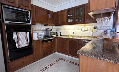 Imponente Casa en Villa Devoto en alquiler con 5 dormitorios - la mejor ubicación y seguridad