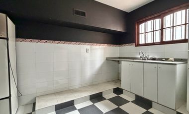 Imponente Casa en Villa Devoto en alquiler con 5 dormitorios - la mejor ubicación y seguridad