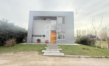 Venta - Casa en Barrio Privado Jockey - Nivel Gerencial - C122