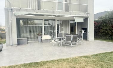 Venta - Casa en Barrio Privado Jockey - Nivel Gerencial - C122