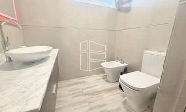 Venta - Casa en Barrio Privado Jockey - Nivel Gerencial - C122