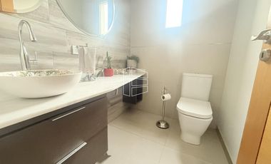 Venta - Casa en Barrio Privado Jockey - Nivel Gerencial - C122