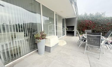 Venta - Casa en Barrio Privado Jockey - Nivel Gerencial - C122