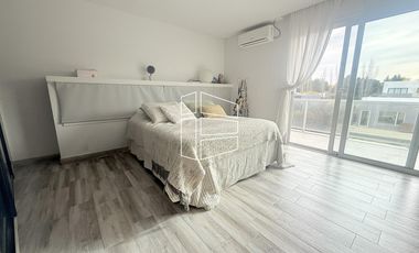 Venta - Casa en Barrio Privado Jockey - Nivel Gerencial - C122
