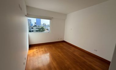 Alquiler en San Isidro: 150 m² con Ascensor Directo y 3 Cocheras