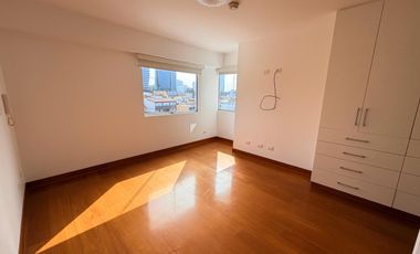 Alquiler en San Isidro: 150 m² con Ascensor Directo y 3 Cocheras