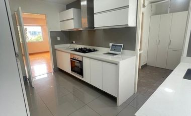 Alquiler en San Isidro: 150 m² con Ascensor Directo y 3 Cocheras