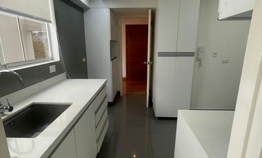 Alquiler en San Isidro: 150 m² con Ascensor Directo y 3 Cocheras