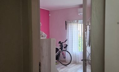 VENTA IMPERDIBLE CASA DE 2 DORM. EN VILLA ITALIA