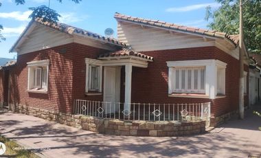 Casa esquina 3 Dormitorios cochera Dorrego Gllen