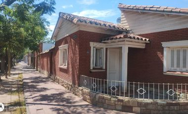Casa esquina 3 Dormitorios cochera Dorrego Gllen