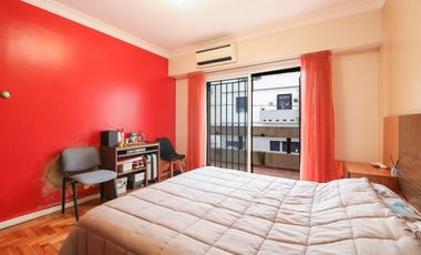 Venta casa 5 ambientes patio en Vélez Sársfield