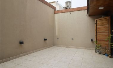 Venta casa 5 ambientes patio en Vélez Sársfield