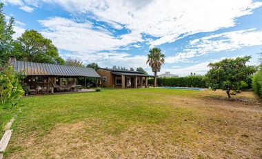 CASA EN VENTA CON PISCINA APTA CREDITO ALVEAR