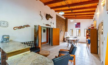CASA EN VENTA CON PISCINA APTA CREDITO ALVEAR