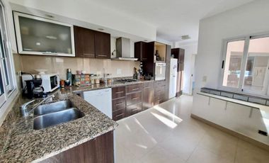CASA EN ALQUILER CON PILETA EN BELLA VISTA