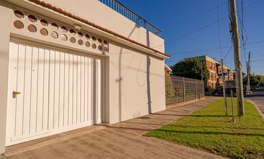 CASA EN VENTA 4 AMBIENTES SAN JUSTO PATIO TERRAZA