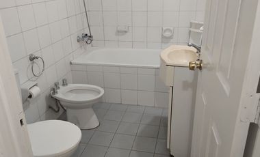 Depto 1 dormitorio con cochera alquiler La Plata