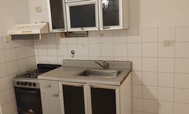 Depto 1 dormitorio con cochera alquiler La Plata